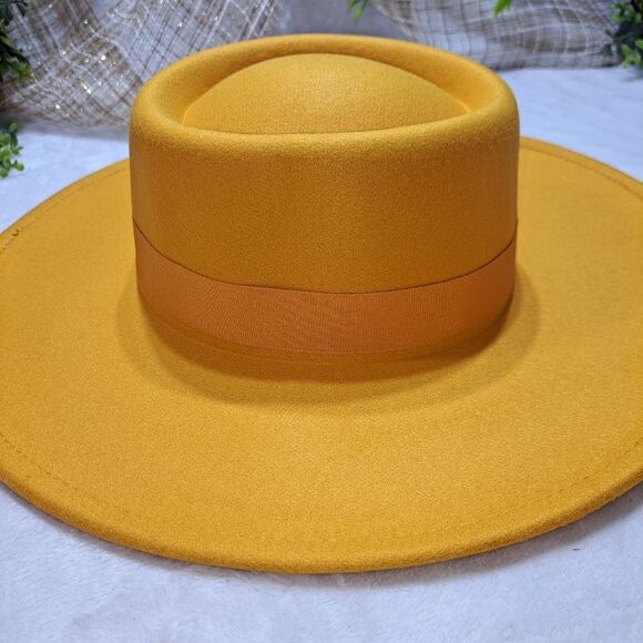 NWOT Womens Hat